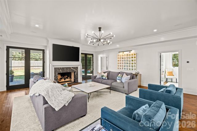 1935 Queens Road W, Charlotte, NC 28207