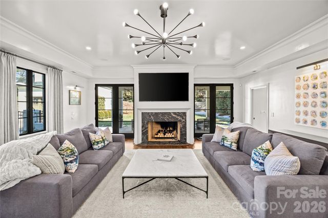 1935 Queens Road W, Charlotte, NC 28207