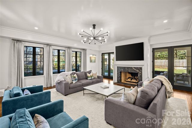 1935 Queens Road W, Charlotte, NC 28207