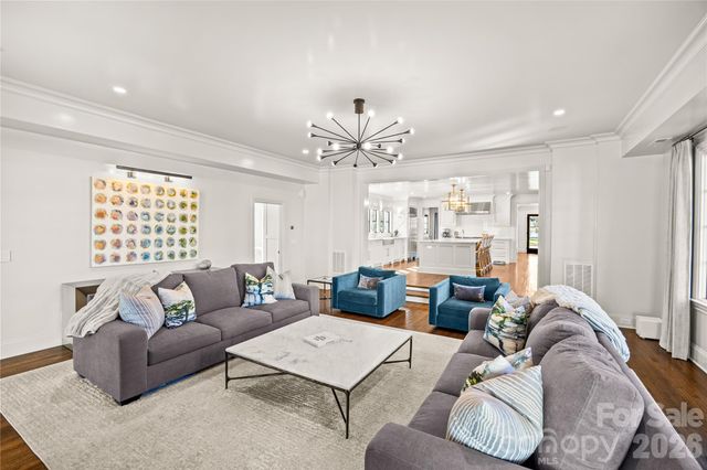 1935 Queens Road W, Charlotte, NC 28207