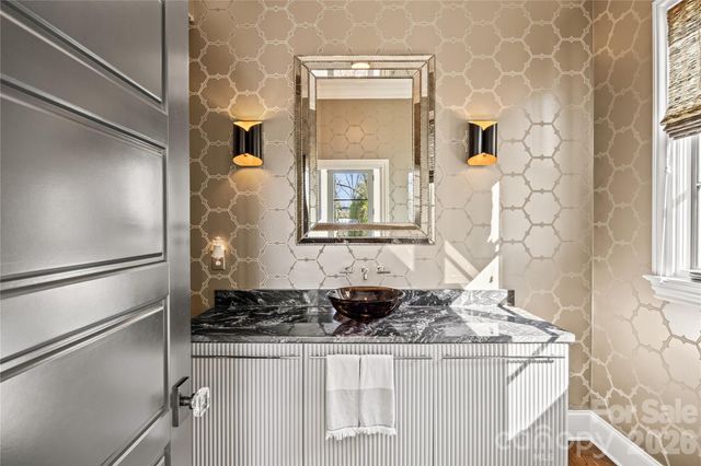 1935 Queens Road W, Charlotte, NC 28207