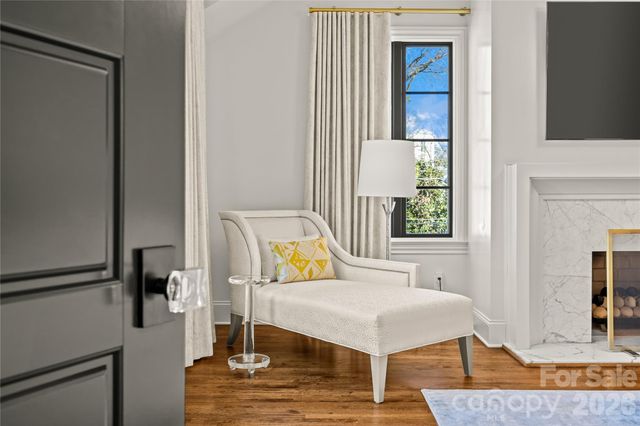 1935 Queens Road W, Charlotte, NC 28207