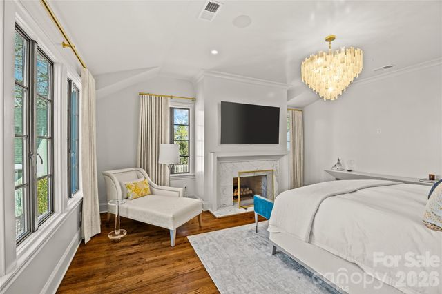 1935 Queens Road W, Charlotte, NC 28207