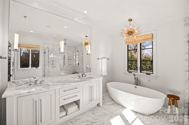 1935 Queens Road W, Charlotte, NC 28207