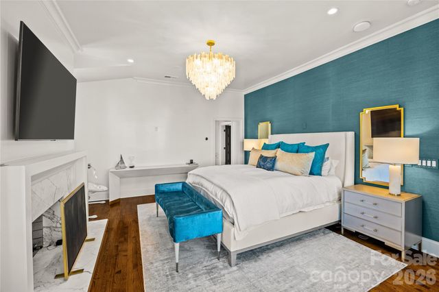 1935 Queens Road W, Charlotte, NC 28207