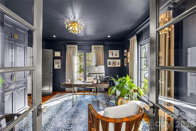 1935 Queens Road W, Charlotte, NC 28207