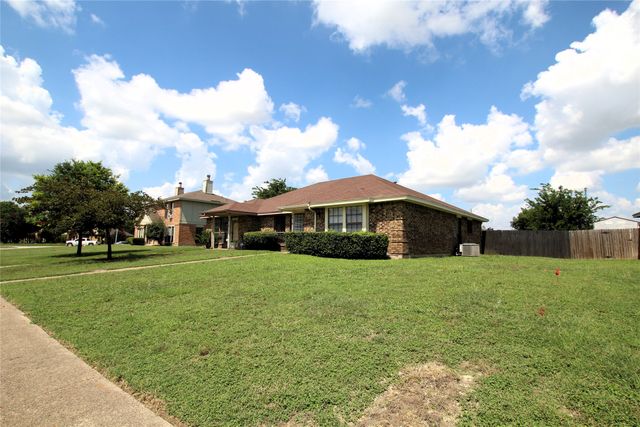 2910 Tanglewood Drive, Lancaster, TX 75134