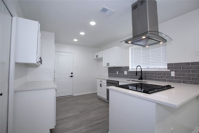 2910 Tanglewood Drive, Lancaster, TX 75134