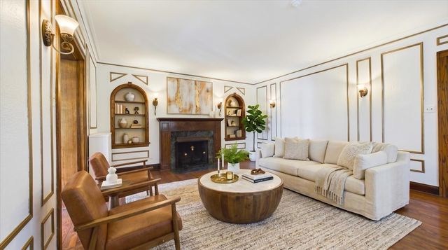5873 N Forest Glen Avenue, Chicago, IL 60646