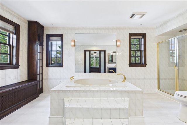 5873 N Forest Glen Avenue, Chicago, IL 60646
