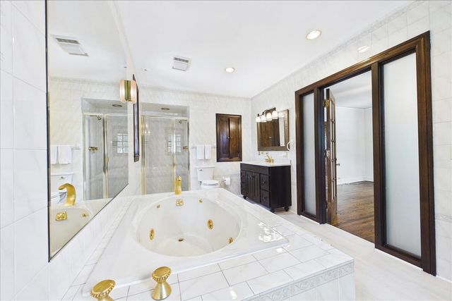 5873 N Forest Glen Avenue, Chicago, IL 60646