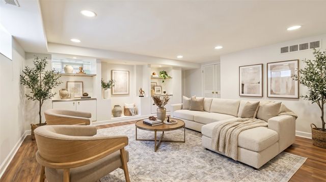 5873 N Forest Glen Avenue, Chicago, IL 60646