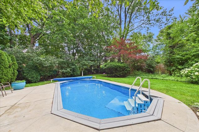 5873 N Forest Glen Avenue, Chicago, IL 60646