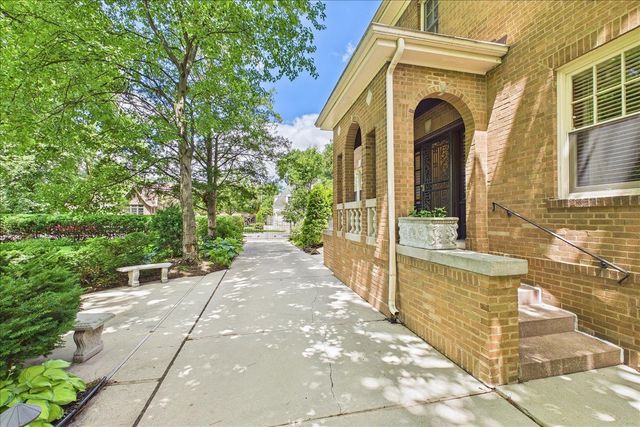 5873 N Forest Glen Avenue, Chicago, IL 60646