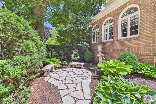 5873 N Forest Glen Avenue, Chicago, IL 60646