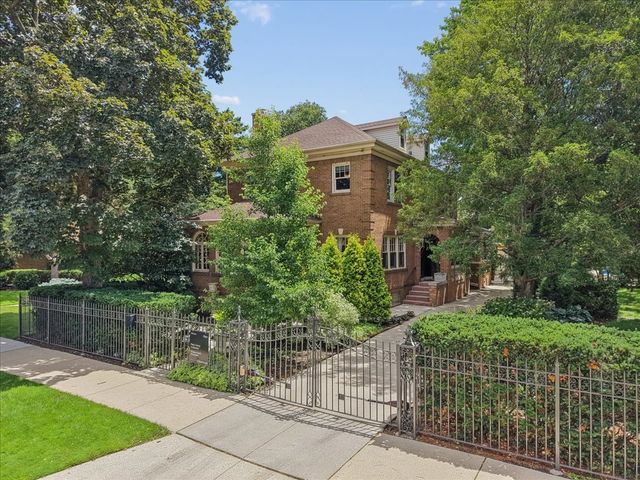 5873 N Forest Glen Avenue, Chicago, IL 60646