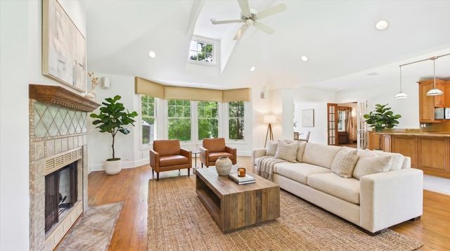 5873 N Forest Glen Avenue, Chicago, IL 60646