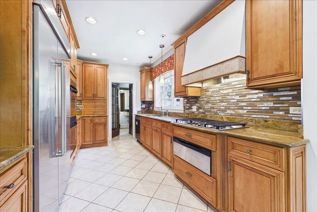 5873 N Forest Glen Avenue, Chicago, IL 60646