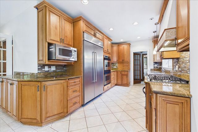 5873 N Forest Glen Avenue, Chicago, IL 60646