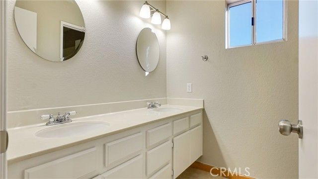 39270 Corte Pluma, Murrieta, CA 92563