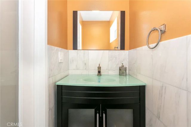 20925 Almazan Road, Woodland Hills, CA 91364