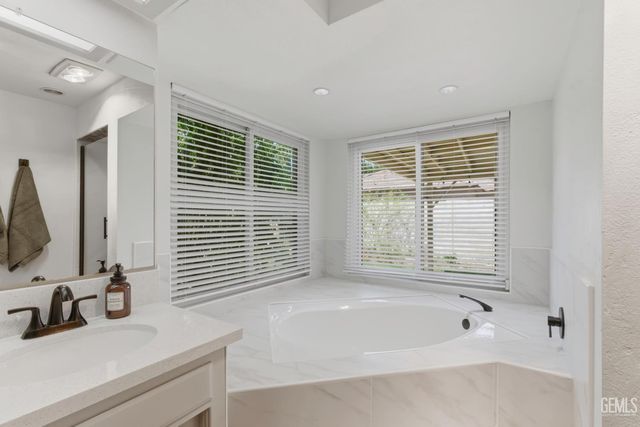 7009 Etter Street, Bakersfield, CA 93308
