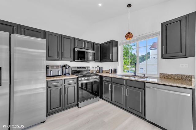 235 Aberdeen Drive, Algonquin, IL 60102