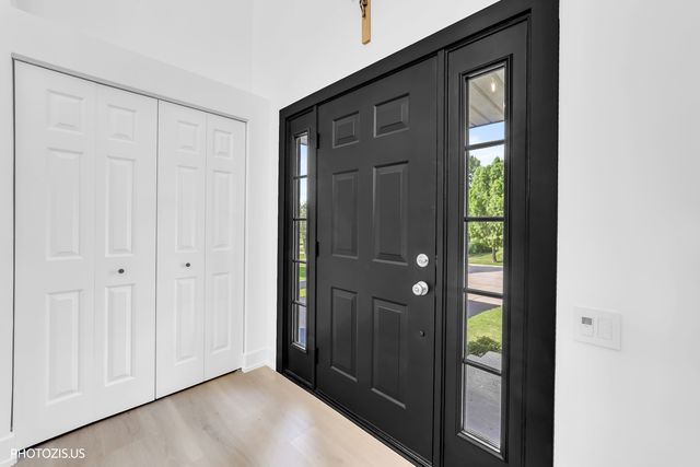 235 Aberdeen Drive, Algonquin, IL 60102