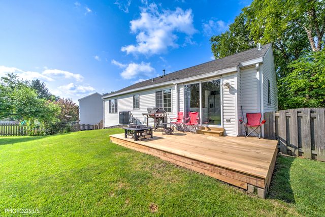 235 Aberdeen Drive, Algonquin, IL 60102