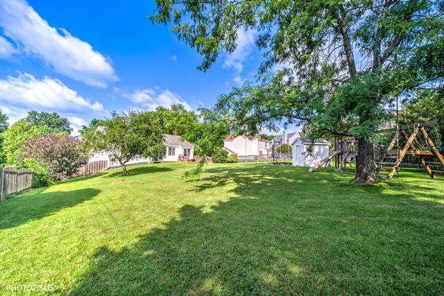 235 Aberdeen Drive, Algonquin, IL 60102