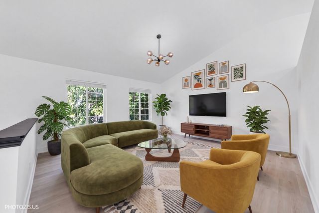 235 Aberdeen Drive, Algonquin, IL 60102