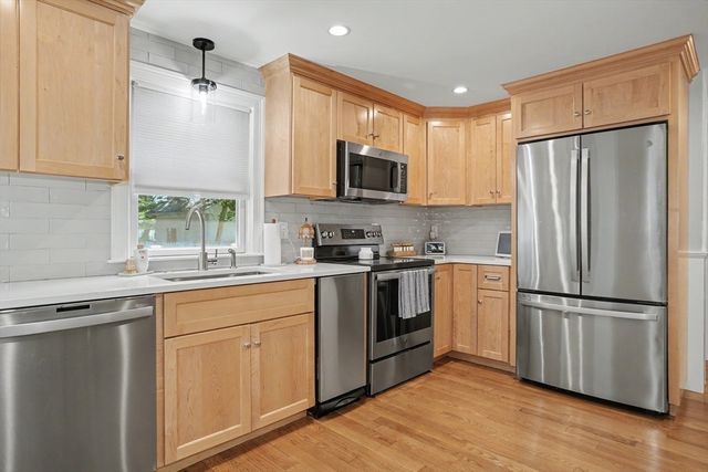 1 Charlesgate Road, Hopedale, MA 01747