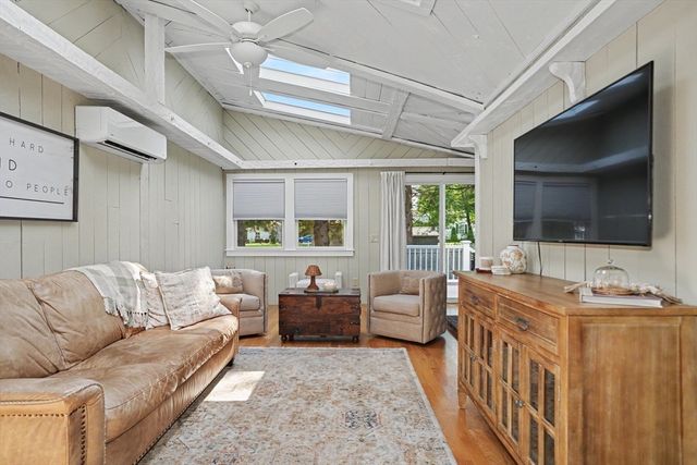 1 Charlesgate Road, Hopedale, MA 01747