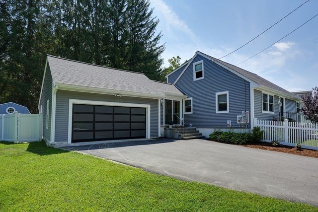 1 Charlesgate Road, Hopedale, MA 01747