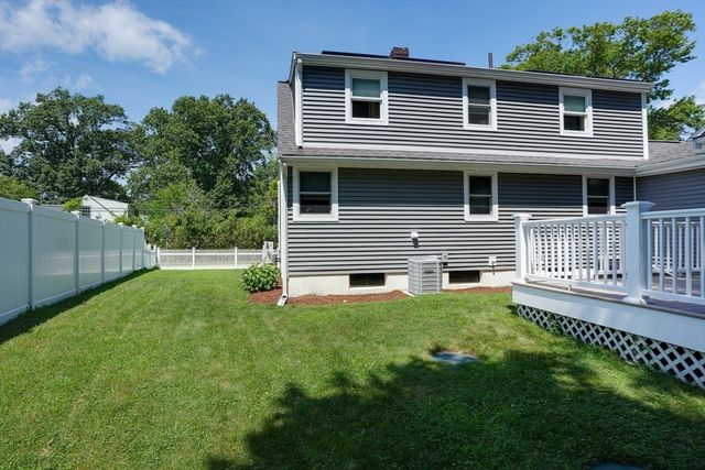 1 Charlesgate Road, Hopedale, MA 01747