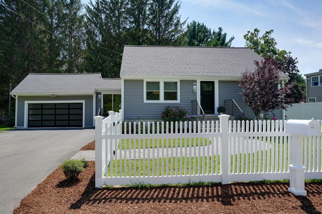 1 Charlesgate Road, Hopedale, MA 01747