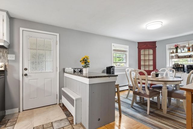 4 Cranston St, Worcester, MA 01606