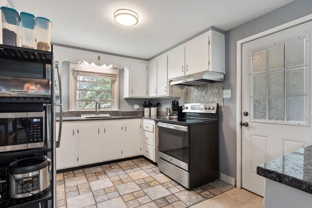 4 Cranston St, Worcester, MA 01606