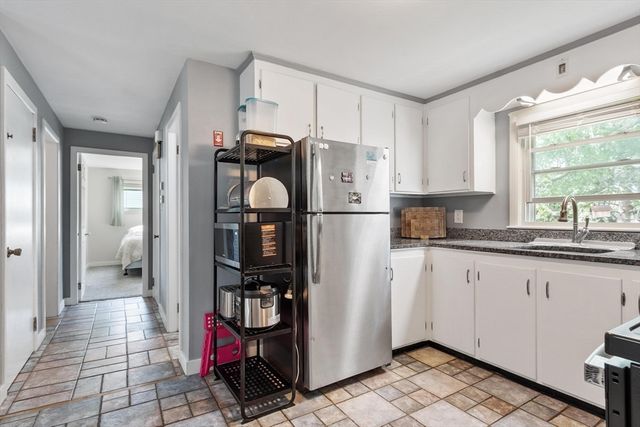4 Cranston St, Worcester, MA 01606