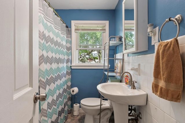4 Cranston St, Worcester, MA 01606