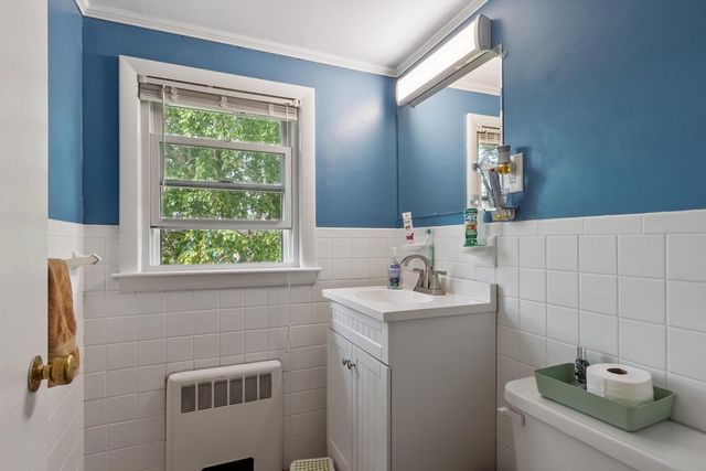 4 Cranston St, Worcester, MA 01606