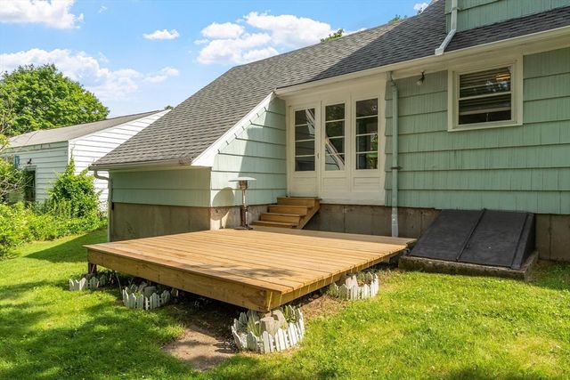 4 Cranston St, Worcester, MA 01606