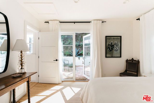 8831 Lookout Mountain Avenue, Los Angeles, CA 90046