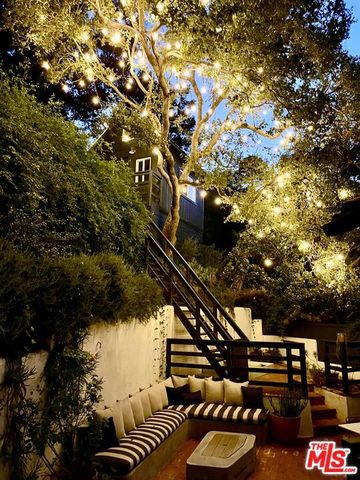 8831 Lookout Mountain Avenue, Los Angeles, CA 90046