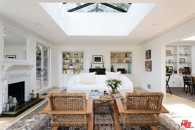 8831 Lookout Mountain Avenue, Los Angeles, CA 90046