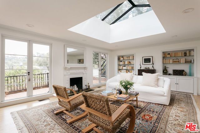 8831 Lookout Mountain Avenue, Los Angeles, CA 90046