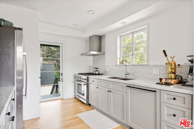 8831 Lookout Mountain Avenue, Los Angeles, CA 90046