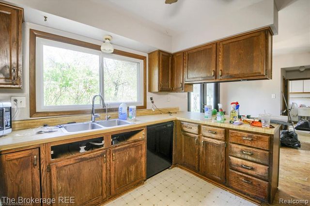 688 Uphill Road, Milford, MI 48381