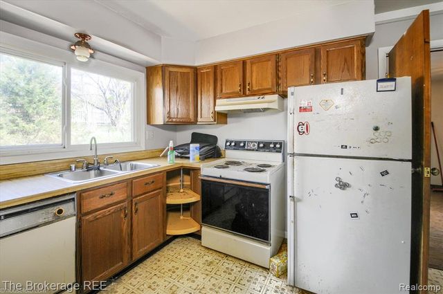 688 Uphill Road, Milford, MI 48381