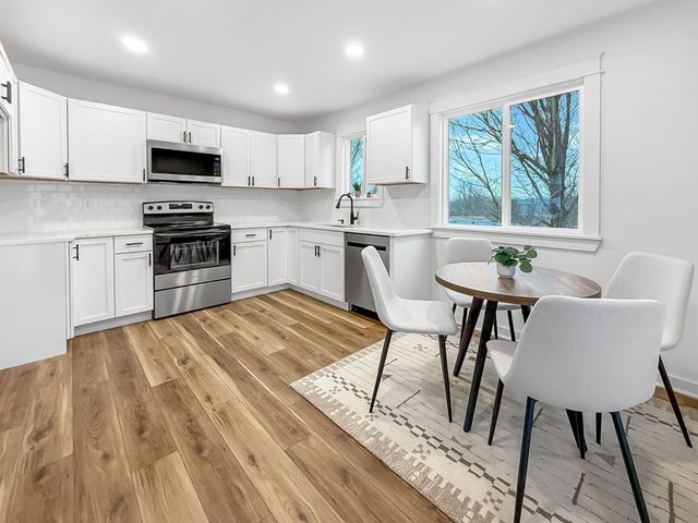 2431 SE 18th Court, Des Moines, IA 50320